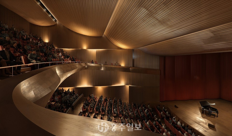 24일 충청남도가 발표한 충남예술의전당의 설계 당선작 대공연장 투시도