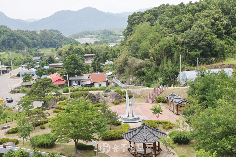 옥천 청산 한곡리 문바위마을 동학농민혁명기념공원.