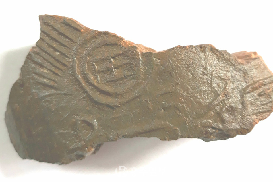 홍성 상하리미륵불 주변 사지(寺址)에서 출토된 ‘왕자명(王字名) 기와’