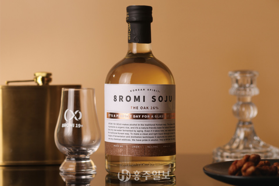 ‘2024년 충남술 톱텐(TOP10)’으로 선정된 농업회사법인 팔로미㈜의 대표 제품 ‘팔로미 소주 더오크 26’.