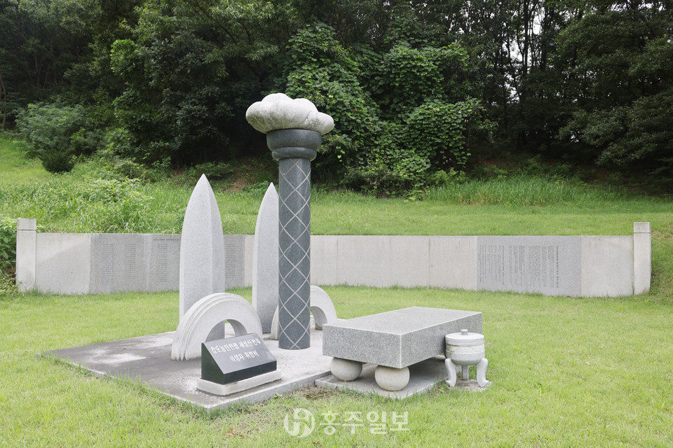 세성산 전투 동학농민군 위령탑.