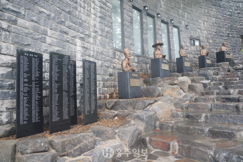 갈매못에서 순교한 다섯 성인의 흉상.