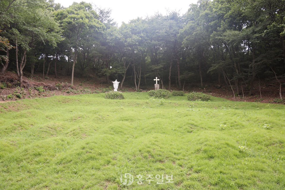 무명 순교자의 안식처 줄무덤.