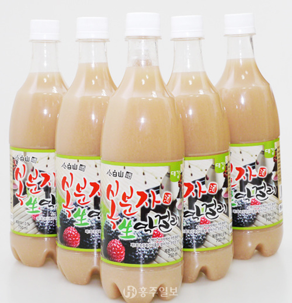 단양 대강양조장에서 생산한 소백산복분자막걸리.