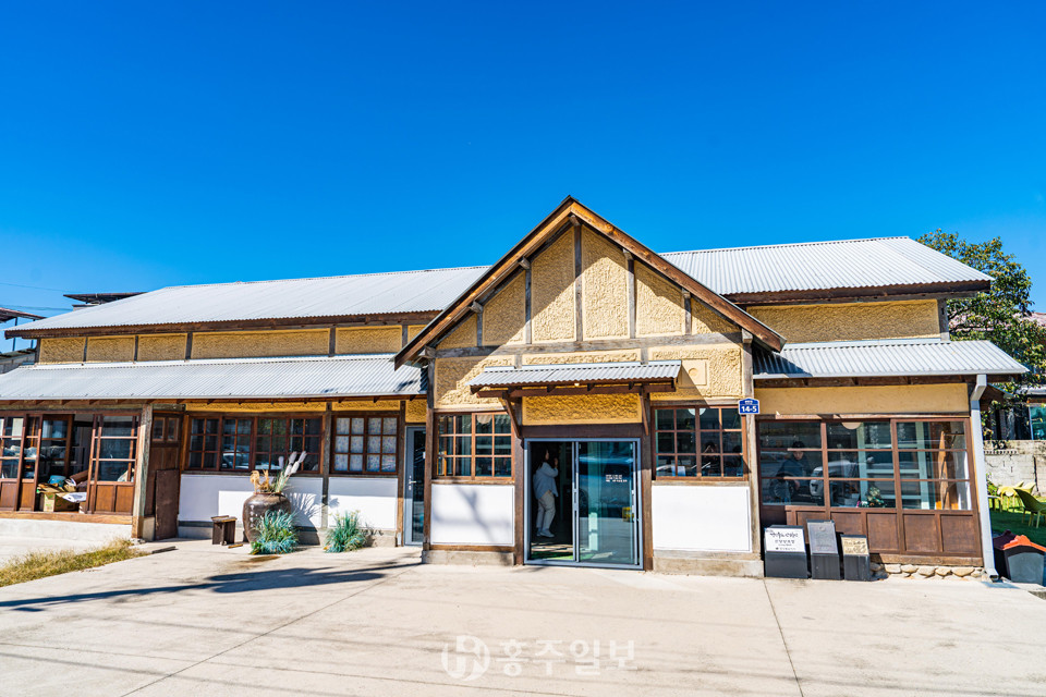 산양합동양조장을 리모델링 한 산양정행소 외부전경.