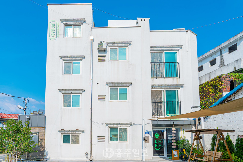 도시재생사업으로 여관을 리모델링 재탄생한 전주시 청년교육공간 ‘둥근숲’.