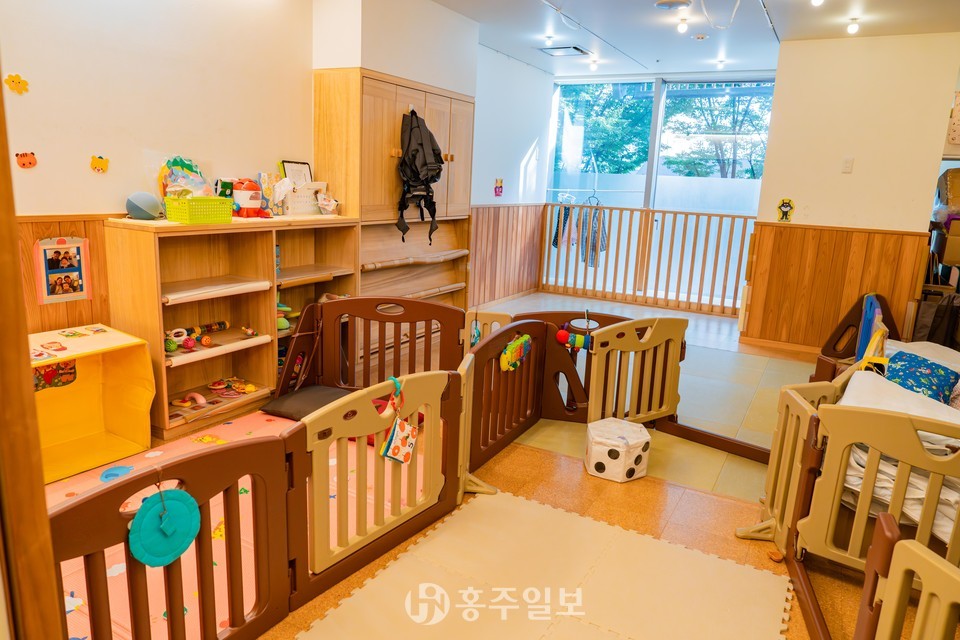 글로벌키즈 히가시이케부쿠로는 아이들이 스스로 행동을 선택할 수 있도록 독립된 인격체로서의 교육을 중시한다.