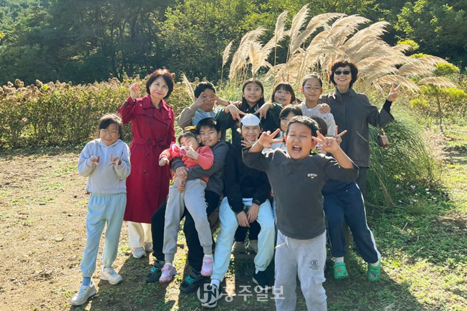 중간 놀이시간, 교장선생님과 함께.