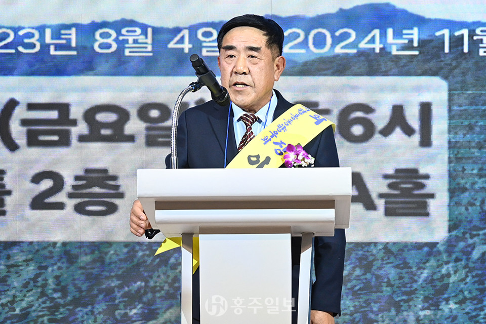 이병일 재경홍동향우회장이 환영사를 통해 행사에 참석한 내빈께 감사 인사를 전하고 있다.