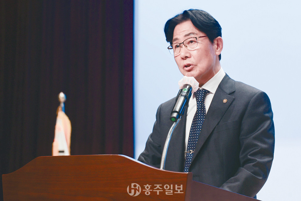 제21대 홍성문화원 배상목 취임원장이 취임사를 통해 당찬 포부를 밝히고 있다.