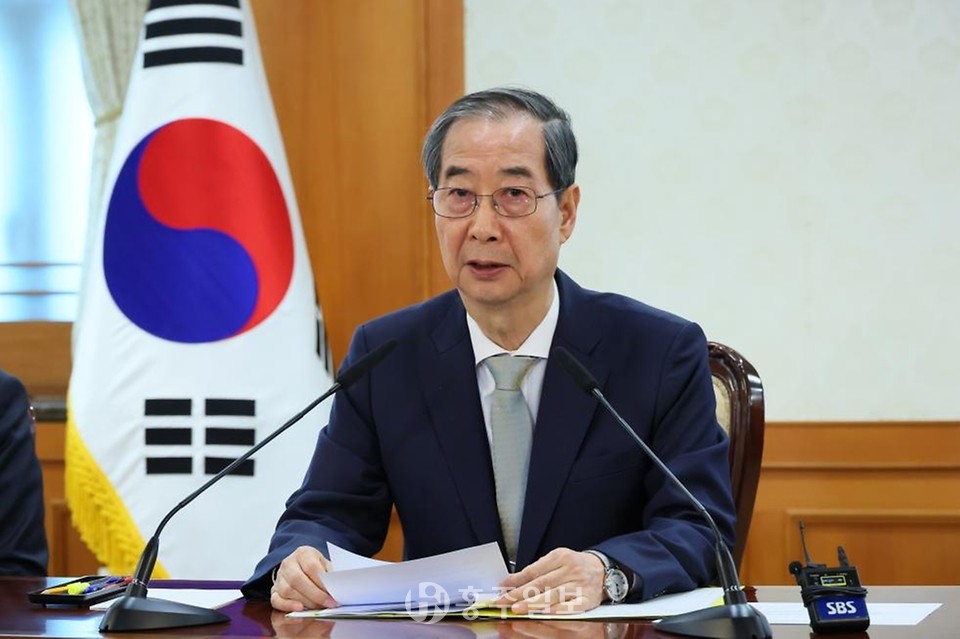 한덕수 대통령 권한대행 국무총리가 4일 긴급 국무위원 간담회에서 발언을 하고 있다.