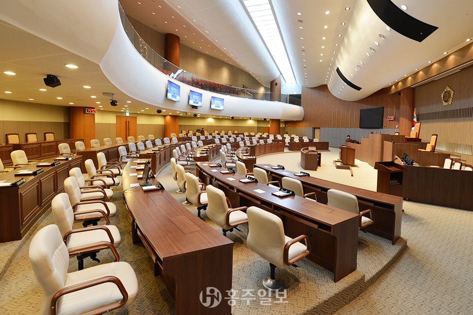 충남도의회 본회의장 전경.
