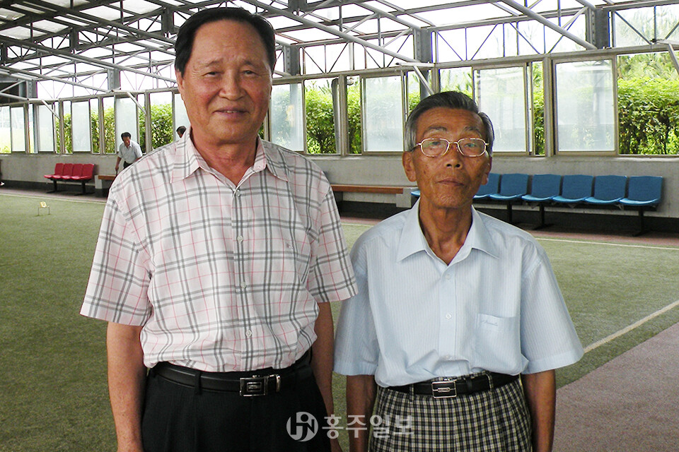 왼쪽부터 홍성군게이트볼연합회 최성봉 사무국장과 장상원 회장.