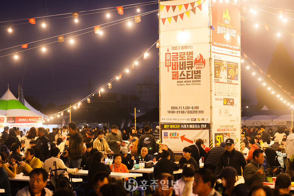 ‘홍성 글로벌 바비큐 페스티벌’은 두 번 개최해 40만 명, 55만 명의 대흥행 성적을 거두며 홍성지역 대표축제로 거듭나고 있다. 올해 홀로나기에 나섰으나 지속가능성을 미지수다.