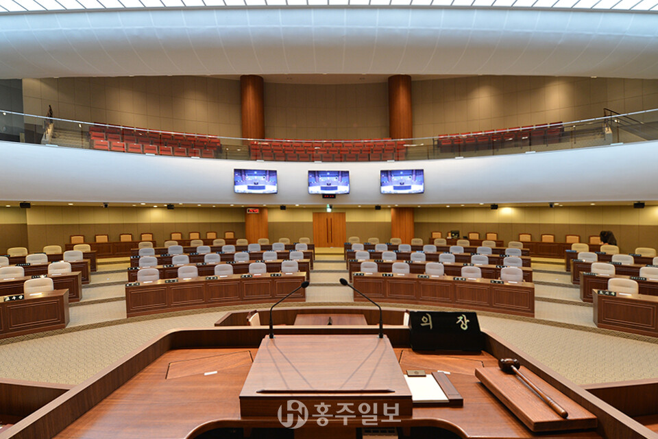 충남도의회 본회의장 전경.